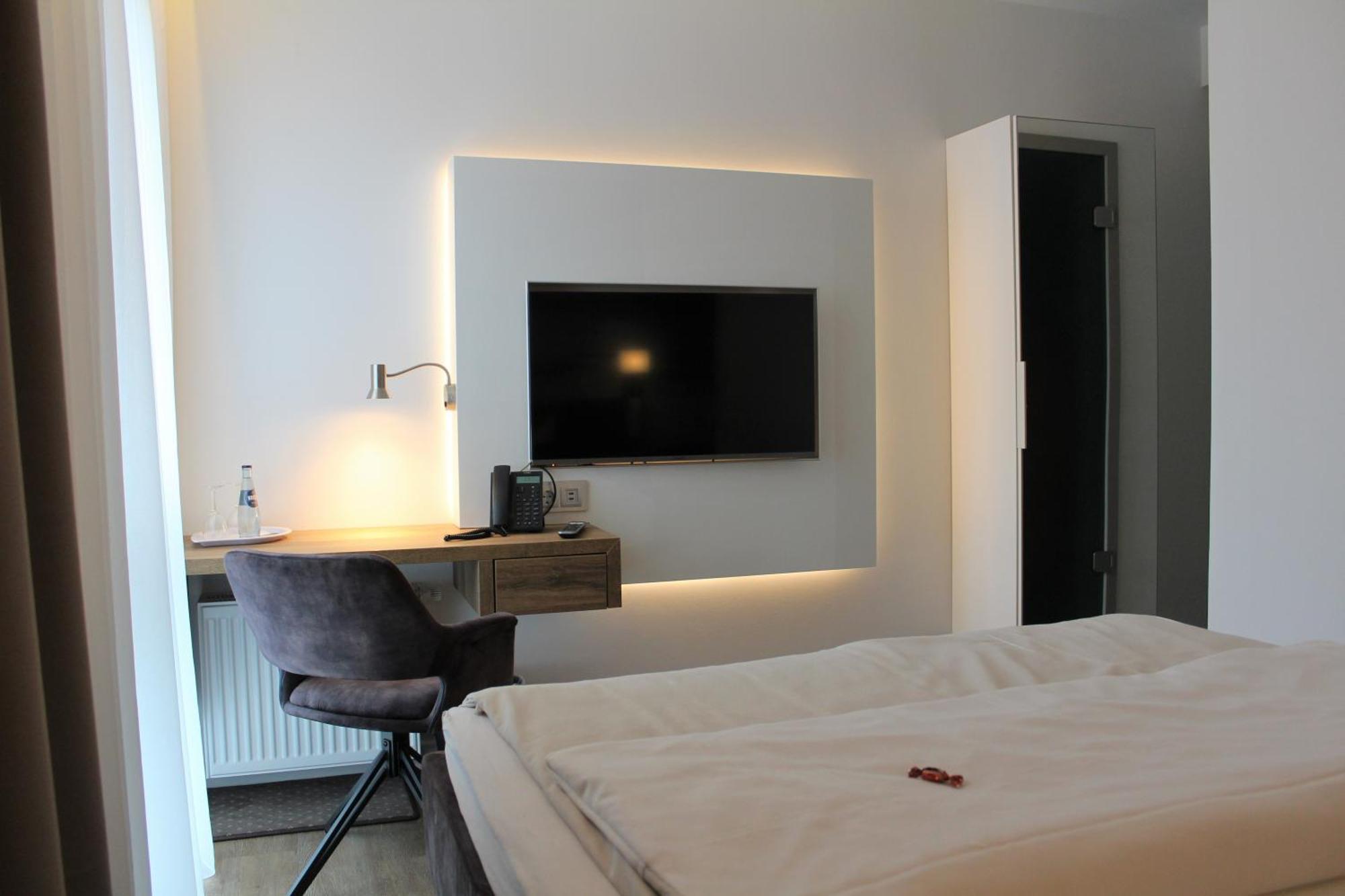 Hotel Ammerlaender Hof Westerstede Esterno foto